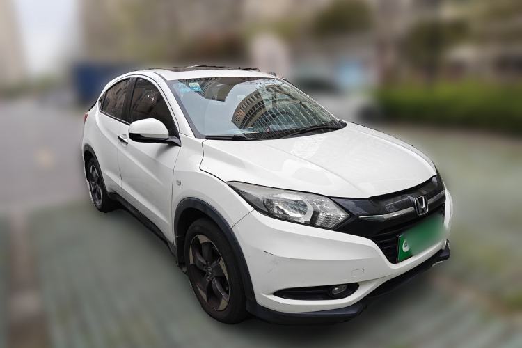 Used Honda Vezel 2016 1.8L CVT Front-Wheel Drive Pioneer Edition Front Right 45 Deg