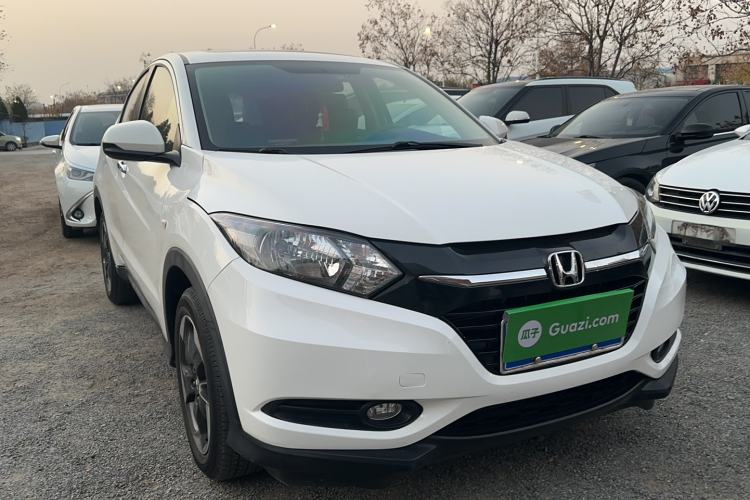 Used Honda Vezel 2016 1.8L CVT Front-Wheel Drive Pioneer Edition Front Right 45 Deg