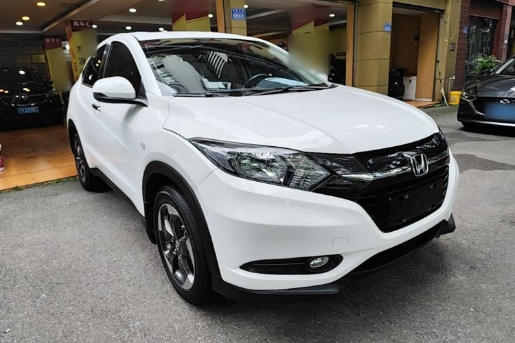 Used Honda Vezel 2016 1.8L CVT Front-Wheel Drive Pioneer Edition Front Right 45 Deg