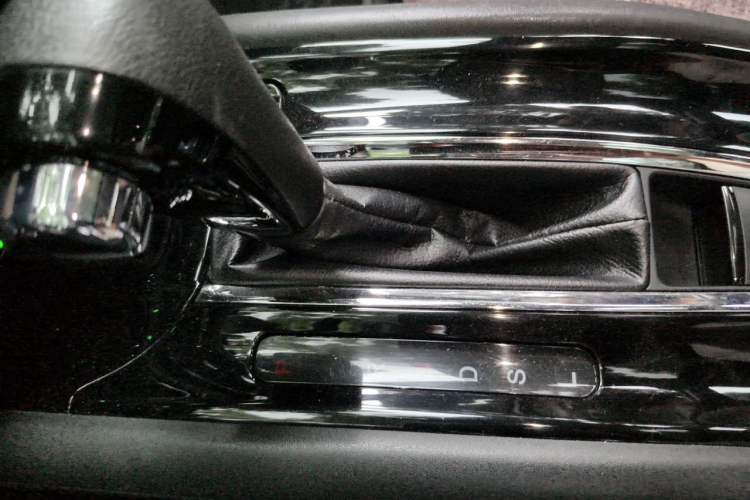 Used Honda Vezel 2016 1.8L CVT Front-Wheel Drive Pioneer Edition Gear Lever