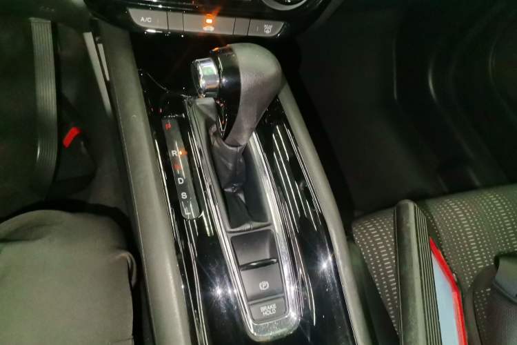 Used Honda Vezel 2016 1.8L CVT Front-Wheel Drive Pioneer Edition Gear Lever