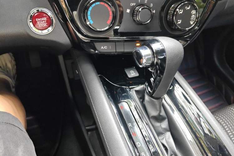Used Honda Vezel 2016 1.8L CVT Front-Wheel Drive Pioneer Edition Gear Lever