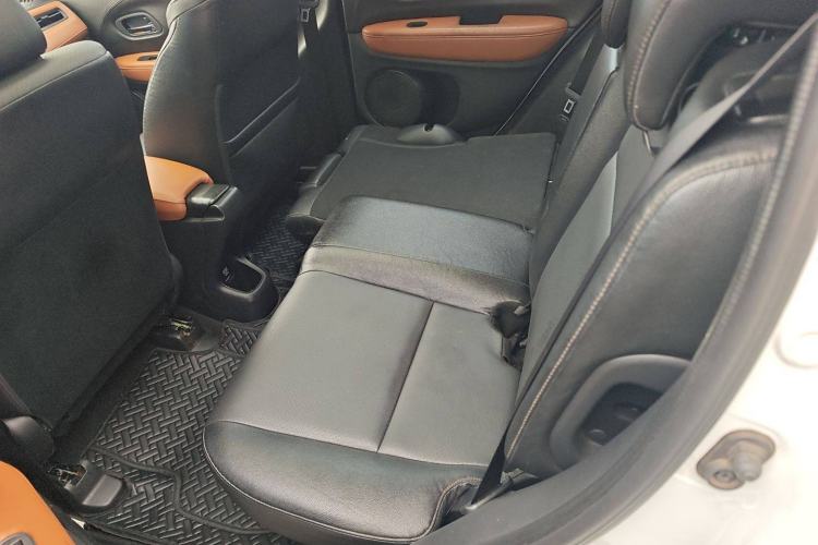 Used Honda Vezel 2016 1.8L CVT Front-Wheel Drive Pioneer Edition Interior 1