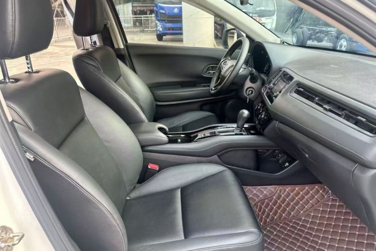 Used Honda Vezel 2016 1.8L CVT Front-Wheel Drive Pioneer Edition Interior 1
