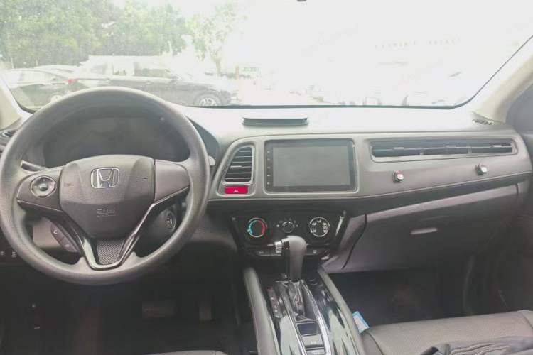 Used Honda Vezel 2016 1.8L CVT Front-Wheel Drive Pioneer Edition Interior 1