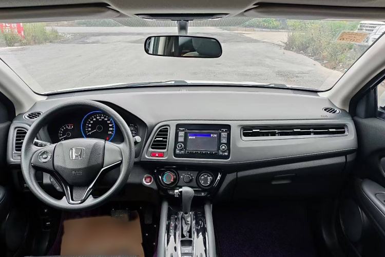 Used Honda Vezel 2016 1.8L CVT Front-Wheel Drive Pioneer Edition Interior 1
