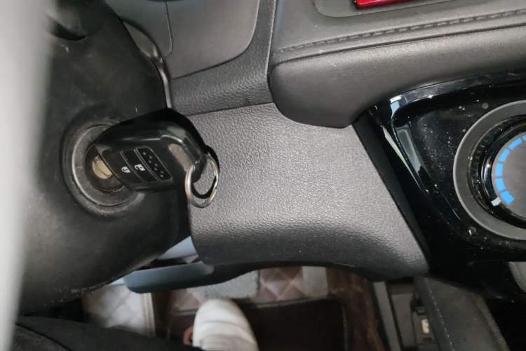 Used Honda Vezel 2016 1.8L CVT Front-Wheel Drive Pioneer Edition Interior 1