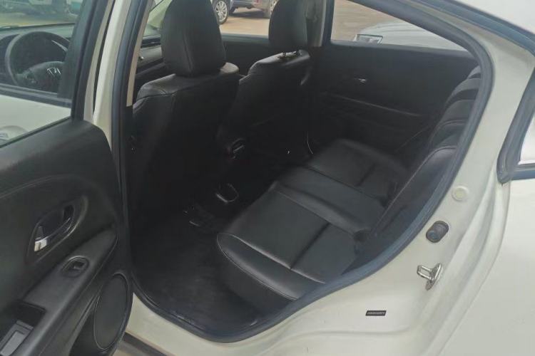 Used Honda Vezel 2016 1.8L CVT Front-Wheel Drive Pioneer Edition Interior 2