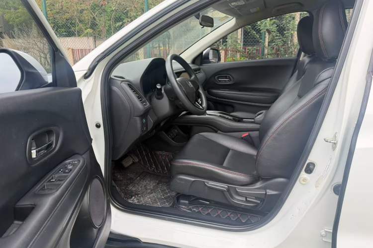 Used Honda Vezel 2016 1.8L CVT Front-Wheel Drive Pioneer Edition Interior 2