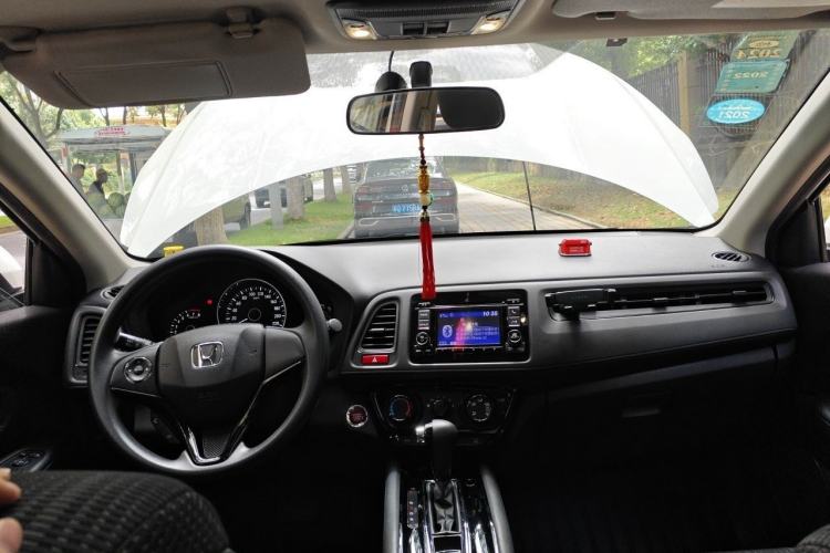 Used Honda Vezel 2016 1.8L CVT Front-Wheel Drive Pioneer Edition Interior 2