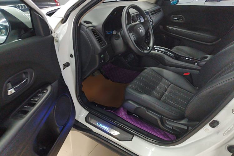 Used Honda Vezel 2016 1.8L CVT Front-Wheel Drive Pioneer Edition Interior 3