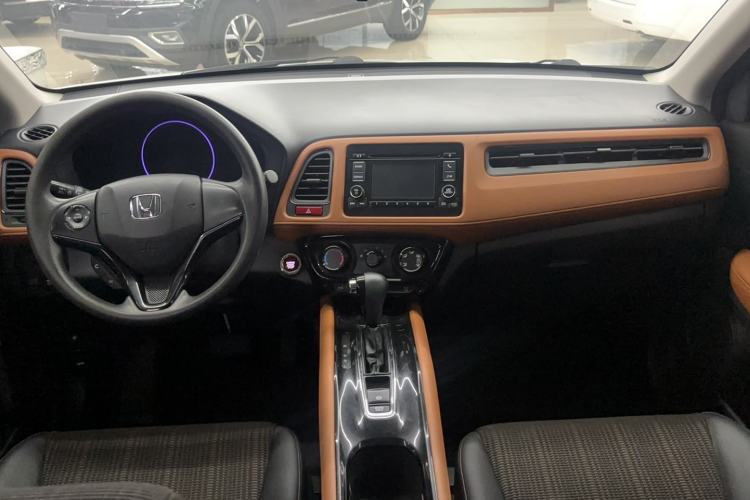 Used Honda Vezel 2016 1.8L CVT Front-Wheel Drive Pioneer Edition Interior 3