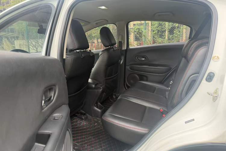 Used Honda Vezel 2016 1.8L CVT Front-Wheel Drive Pioneer Edition Interior 3