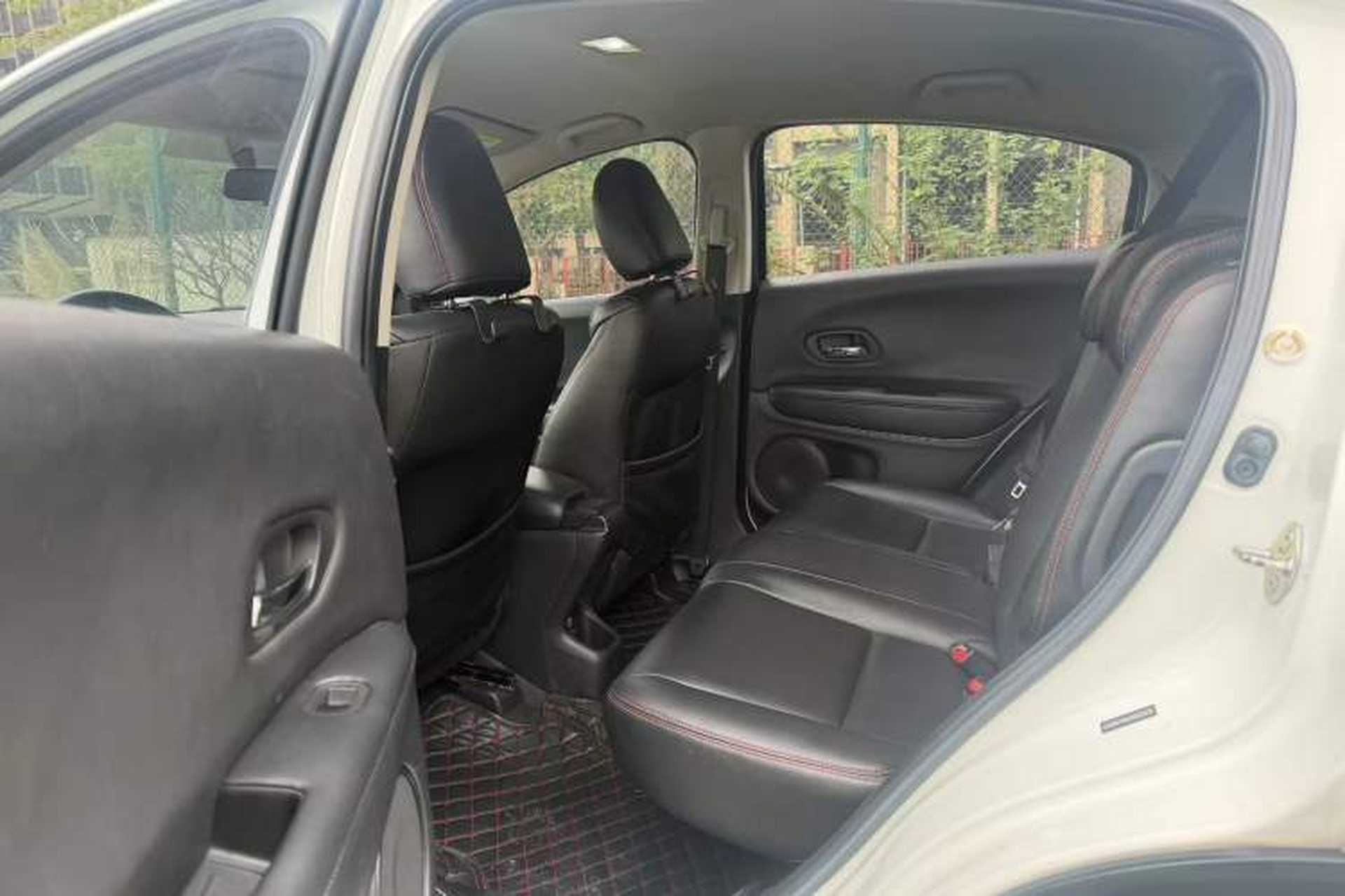 Used Honda Vezel 2016 1.8L CVT Front-Wheel Drive Pioneer Edition Interior 3