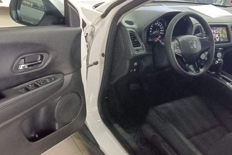 Used Honda Vezel 2016 1.8L CVT Front-Wheel Drive Pioneer Edition Interior 3