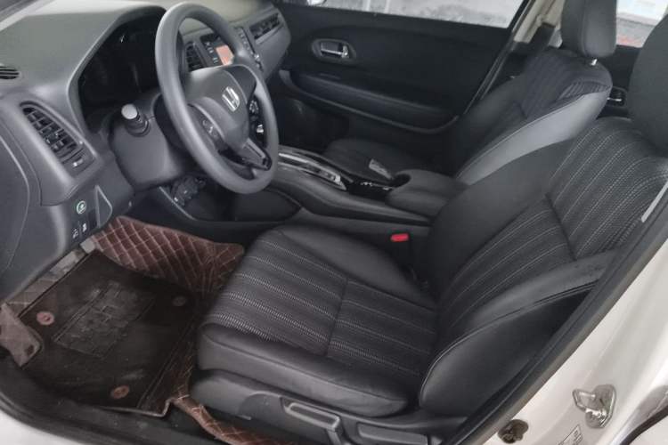 Used Honda Vezel 2016 1.8L CVT Front-Wheel Drive Pioneer Edition Interior 3