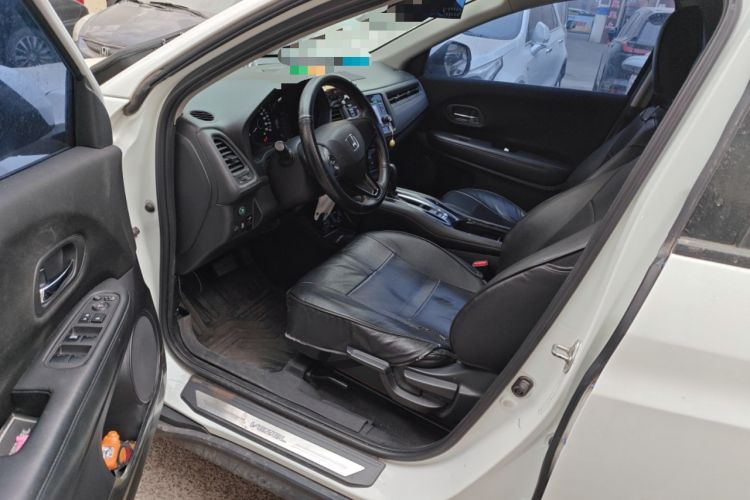 Used Honda Vezel 2016 1.8L CVT Front-Wheel Drive Pioneer Edition Interior 3