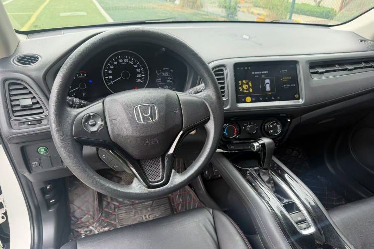 Used Honda Vezel 2016 1.8L CVT Front-Wheel Drive Pioneer Edition Interior 4