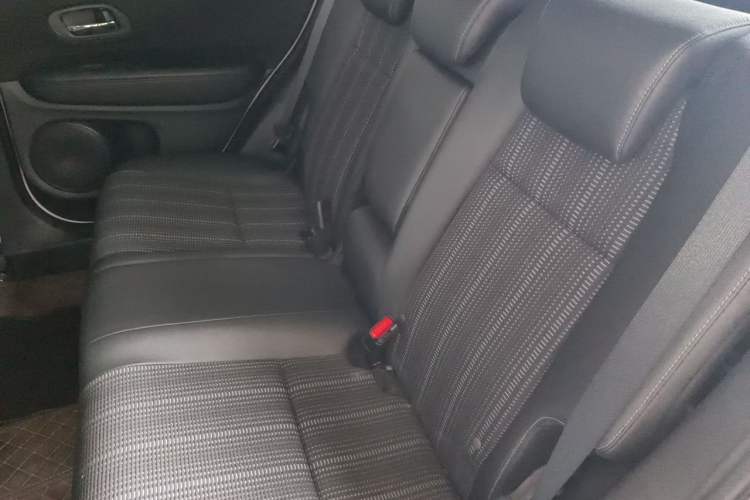 Used Honda Vezel 2016 1.8L CVT Front-Wheel Drive Pioneer Edition Interior 4