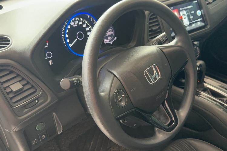 Used Honda Vezel 2016 1.8L CVT Front-Wheel Drive Pioneer Edition Interior 5