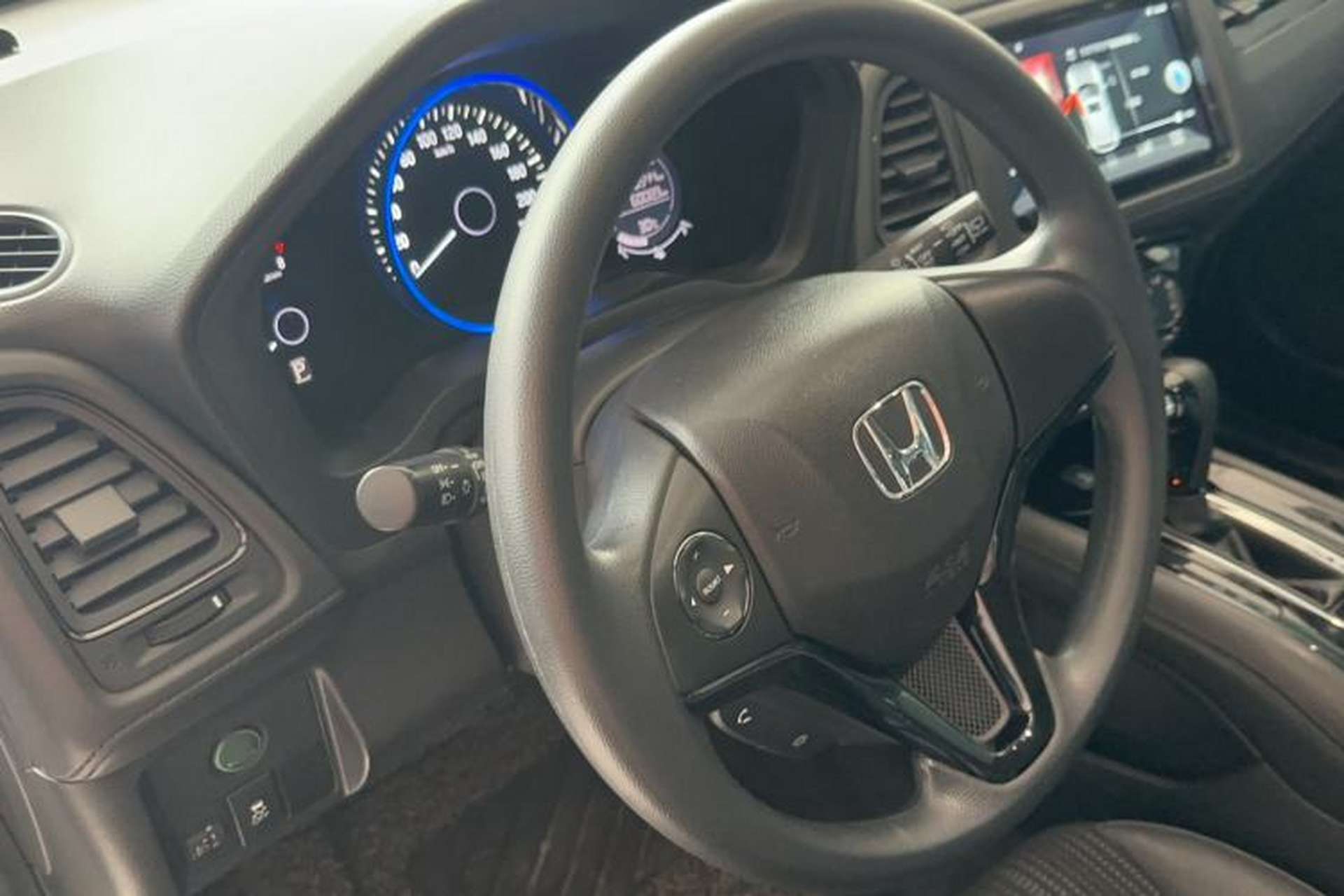 Used Honda Vezel 2016 1.8L CVT Front-Wheel Drive Pioneer Edition Interior 5