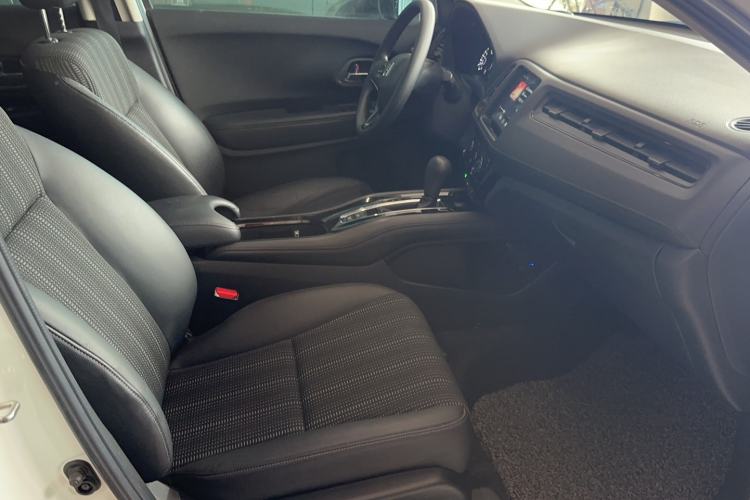Used Honda Vezel 2016 1.8L CVT Front-Wheel Drive Pioneer Edition Interior 9