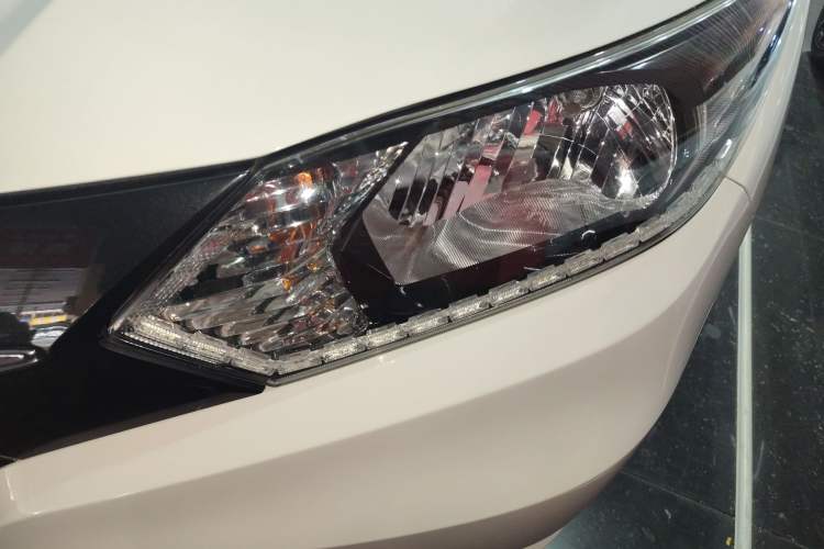 Used Honda Vezel 2016 1.8L CVT Front-Wheel Drive Pioneer Edition Left Front Headlight