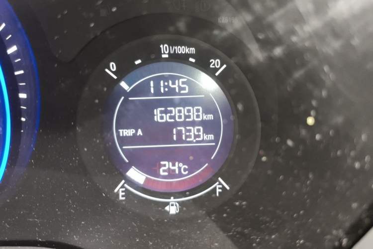 Used Honda Vezel 2016 1.8L CVT Front-Wheel Drive Pioneer Edition Odometer Close Up