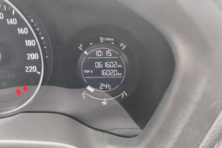 Used Honda Vezel 2016 1.8L CVT Front-Wheel Drive Pioneer Edition Odometer Close Up