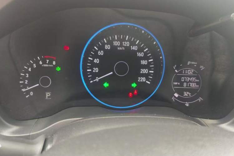 Used Honda Vezel 2016 1.8L CVT Front-Wheel Drive Pioneer Edition Odometer Close Up