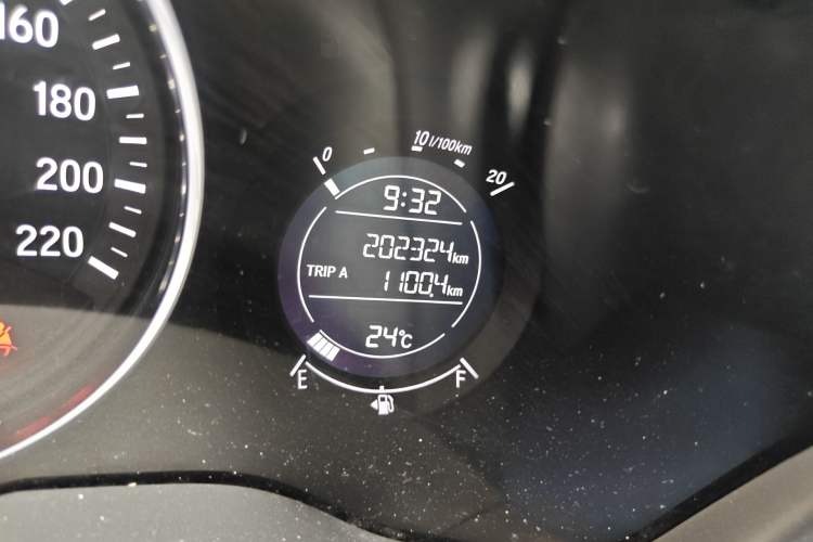 Used Honda Vezel 2016 1.8L CVT Front-Wheel Drive Pioneer Edition Odometer Close Up
