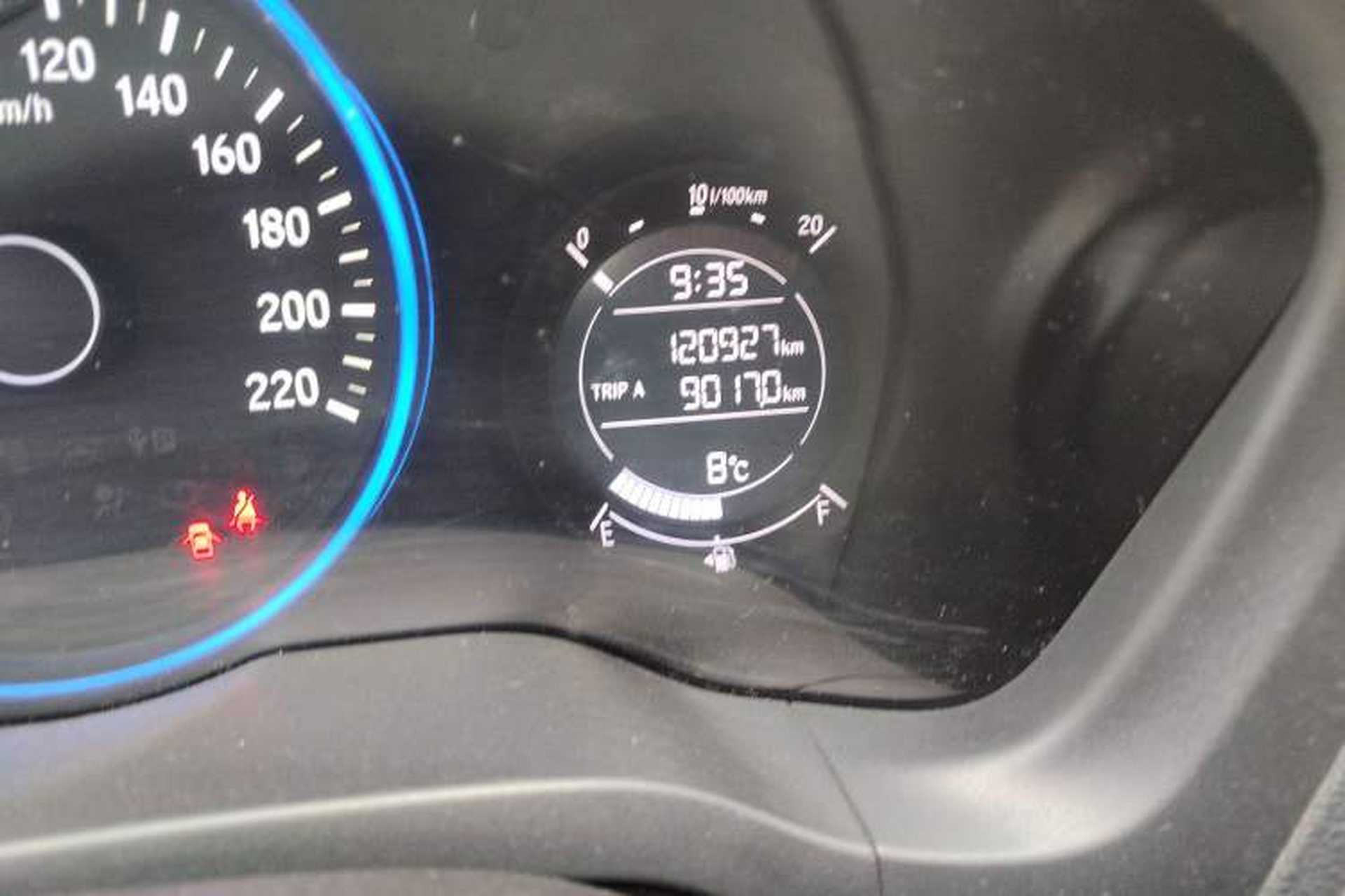 Used Honda Vezel 2016 1.8L CVT Front-Wheel Drive Pioneer Edition Odometer Close Up