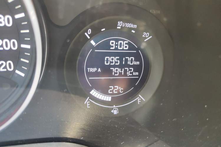 Used Honda Vezel 2016 1.8L CVT Front-Wheel Drive Pioneer Edition Odometer Close Up