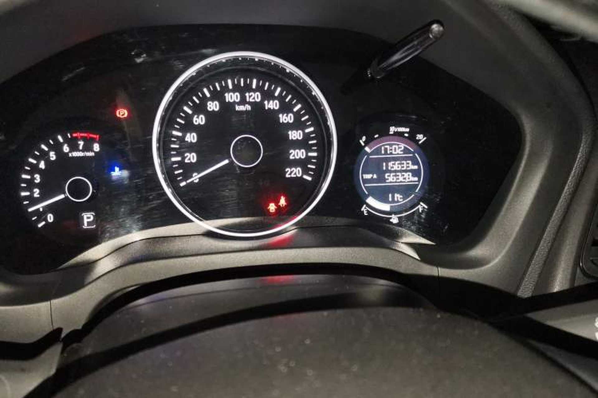 Used Honda Vezel 2016 1.8L CVT Front-Wheel Drive Pioneer Edition Odometer Close Up