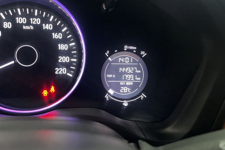 Used Honda Vezel 2016 1.8L CVT Front-Wheel Drive Pioneer Edition Odometer Close Up