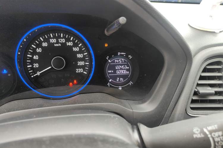 Used Honda Vezel 2016 1.8L CVT Front-Wheel Drive Pioneer Edition Odometer Close Up