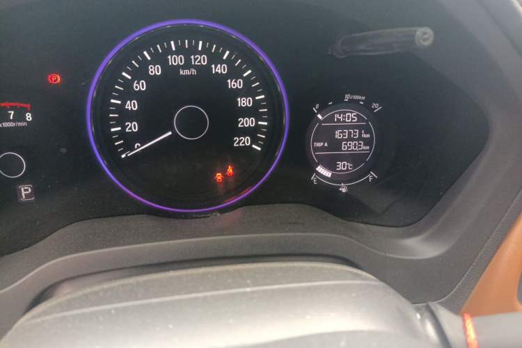 Used Honda Vezel 2016 1.8L CVT Front-Wheel Drive Pioneer Edition Odometer Close Up