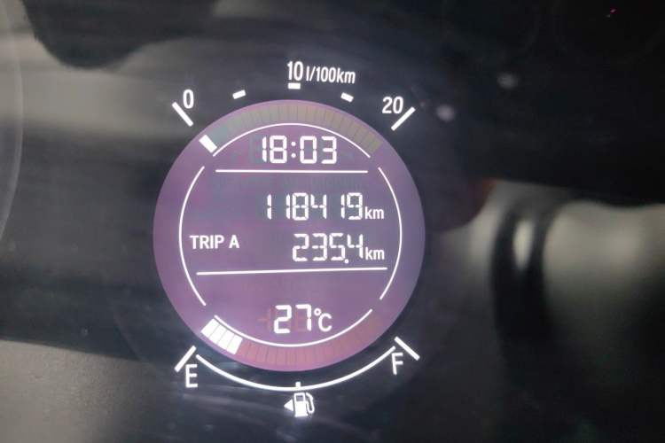 Used Honda Vezel 2016 1.8L CVT Front-Wheel Drive Pioneer Edition Odometer Close Up
