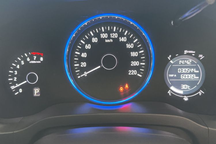 Used Honda Vezel 2016 1.8L CVT Front-Wheel Drive Pioneer Edition Odometer Close Up