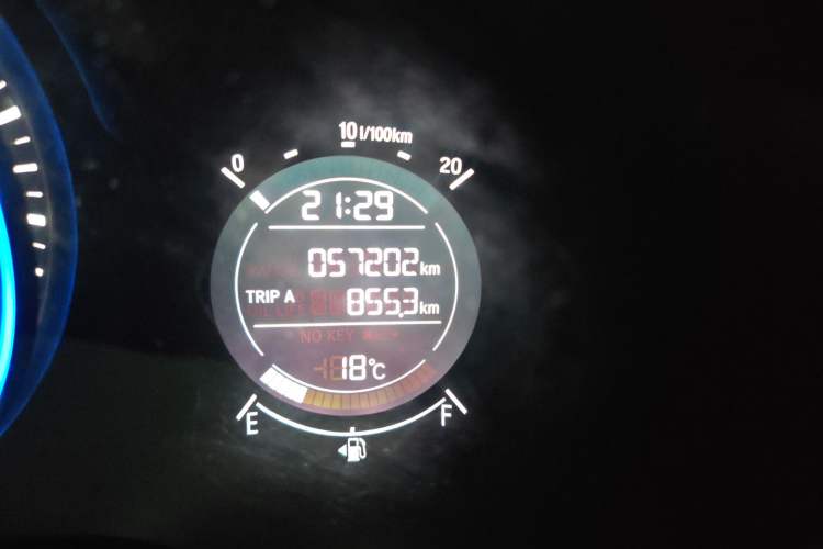 Used Honda Vezel 2016 1.8L CVT Front-Wheel Drive Pioneer Edition Odometer Close Up