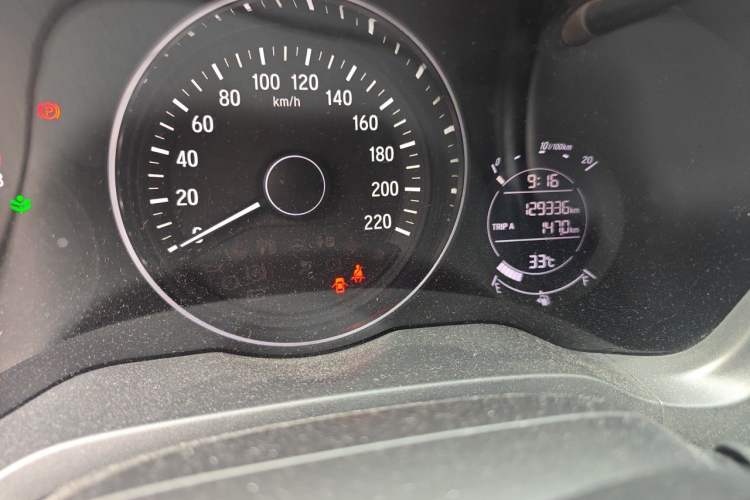 Used Honda Vezel 2016 1.8L CVT Front-Wheel Drive Pioneer Edition Odometer Close Up