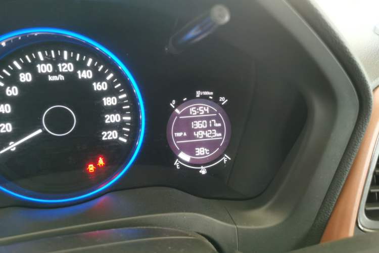 Used Honda Vezel 2016 1.8L CVT Front-Wheel Drive Pioneer Edition Odometer Close Up