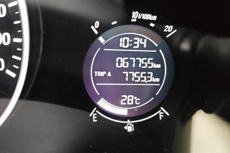 Used Honda Vezel 2016 1.8L CVT Front-Wheel Drive Pioneer Edition Odometer Close Up