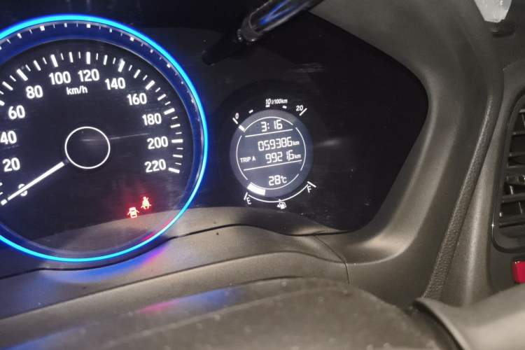 Used Honda Vezel 2016 1.8L CVT Front-Wheel Drive Pioneer Edition Odometer Close Up