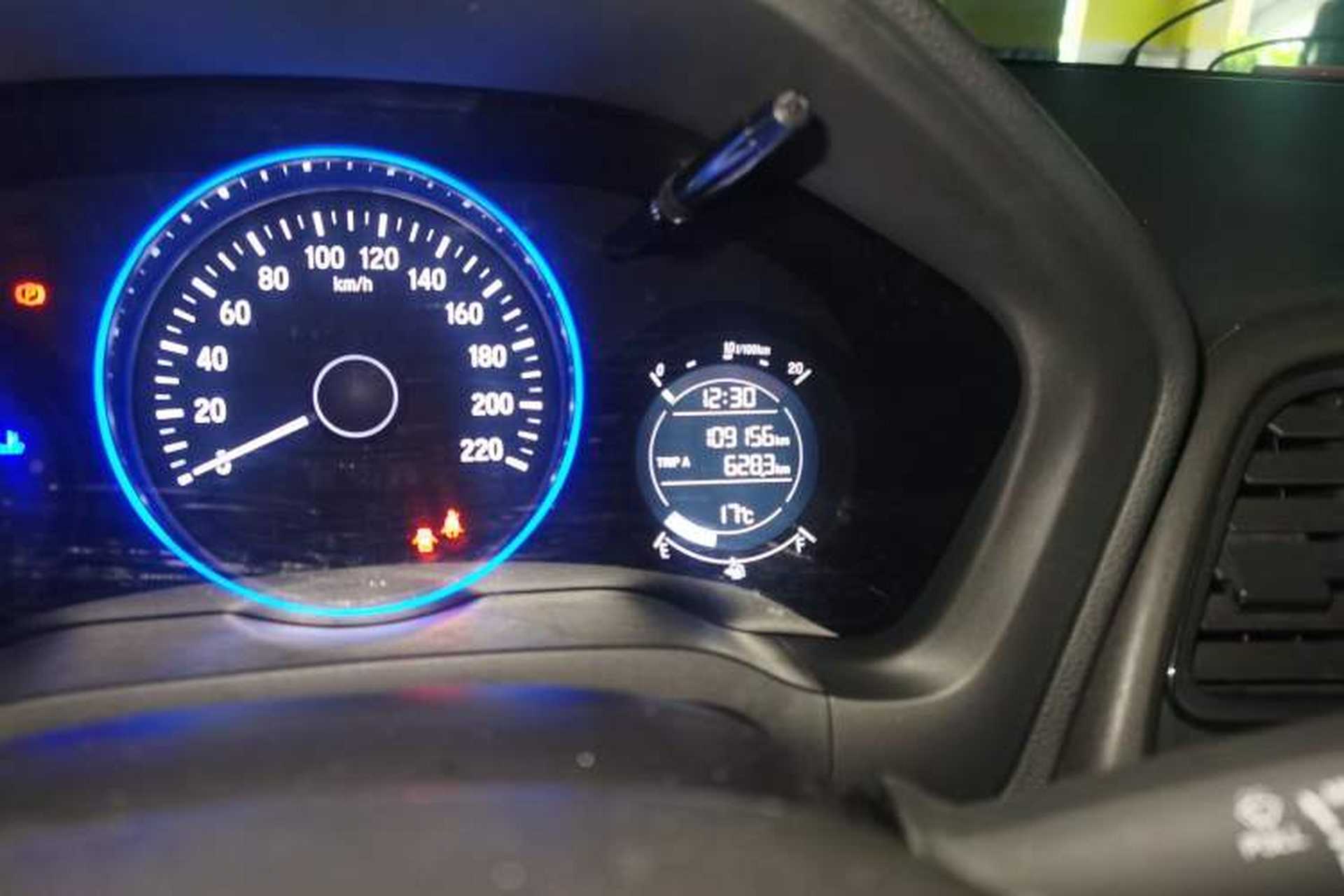 Used Honda Vezel 2016 1.8L CVT Front-Wheel Drive Pioneer Edition Odometer Close Up