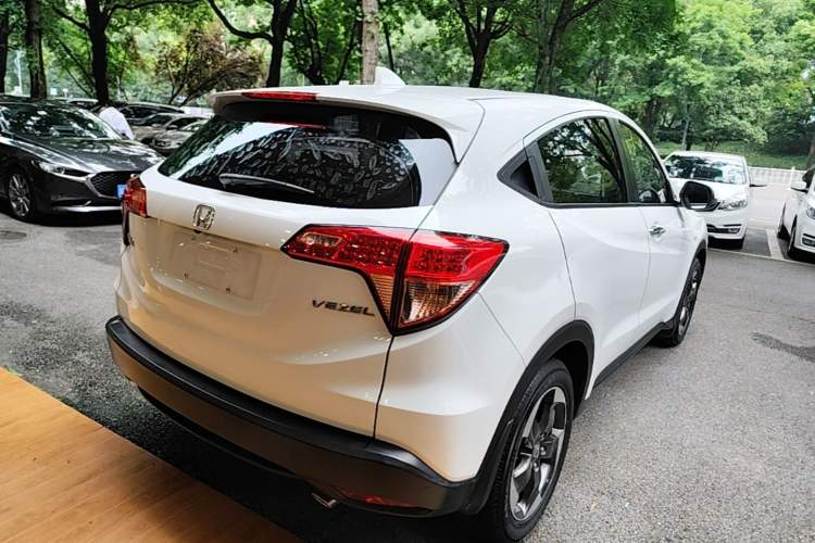 Used Honda Vezel 2016 1.8L CVT Front-Wheel Drive Pioneer Edition Rear Right 45 Deg