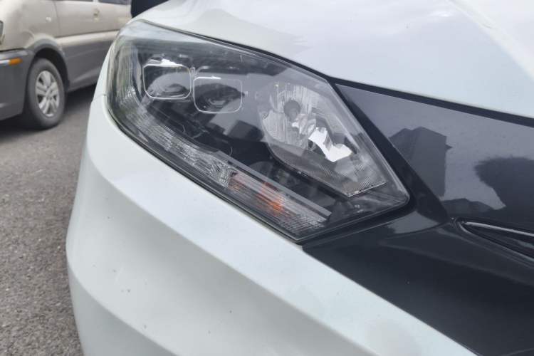 Used Honda Vezel 2016 1.8L CVT Front-Wheel Drive Pioneer Edition Right Front Headlight