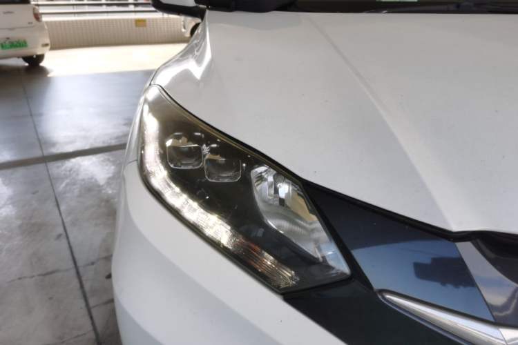 Used Honda Vezel 2016 1.8L CVT Front-Wheel Drive Pioneer Edition Right Front Headlight