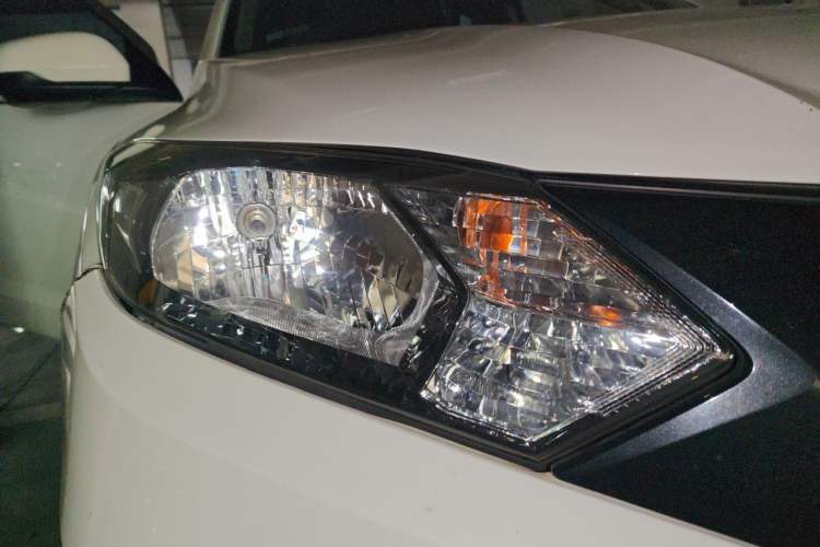 Used Honda Vezel 2016 1.8L CVT Front-Wheel Drive Pioneer Edition Right Front Headlight