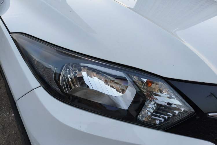 Used Honda Vezel 2016 1.8L CVT Front-Wheel Drive Pioneer Edition Right Front Headlight